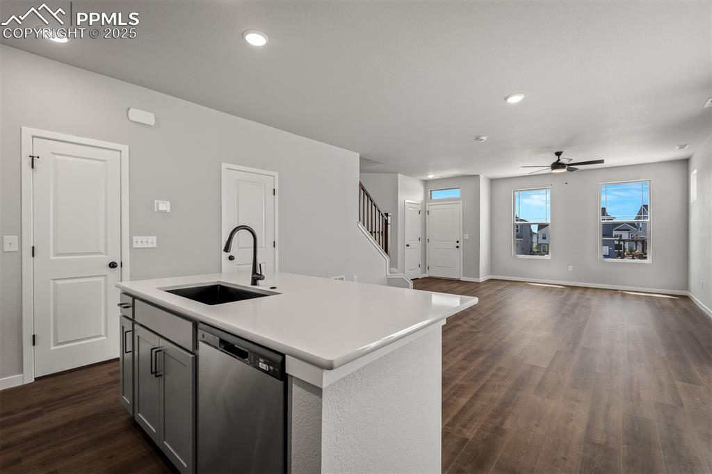 Image 10 of 30: Kitchen