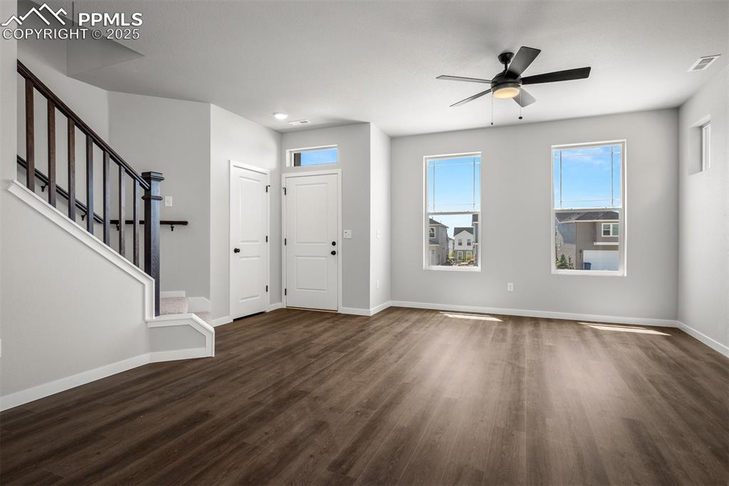 Image 13 of 30: Living Room