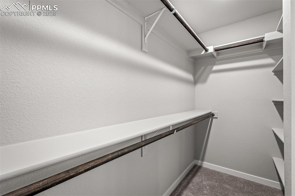 Image 21 of 30: Closet