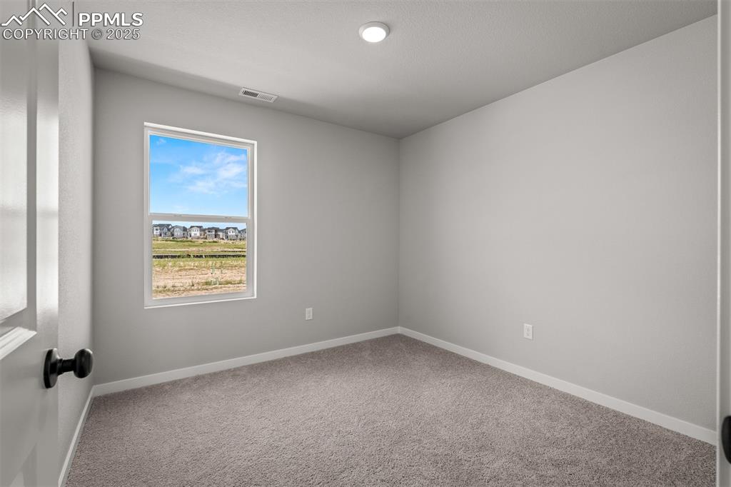 Image 22 of 30: Bedroom