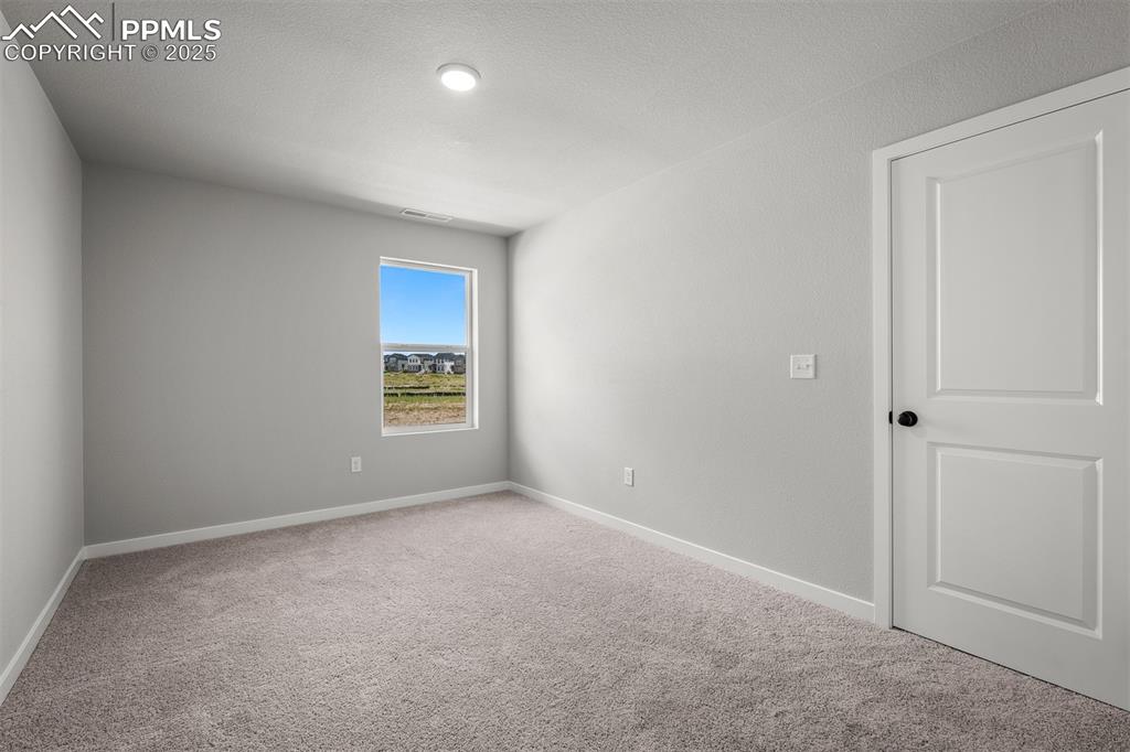 Image 24 of 30: Bedroom