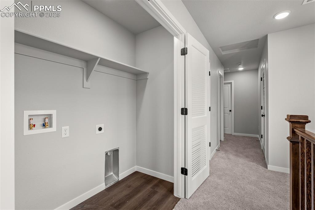 Image 25 of 30: Laundry