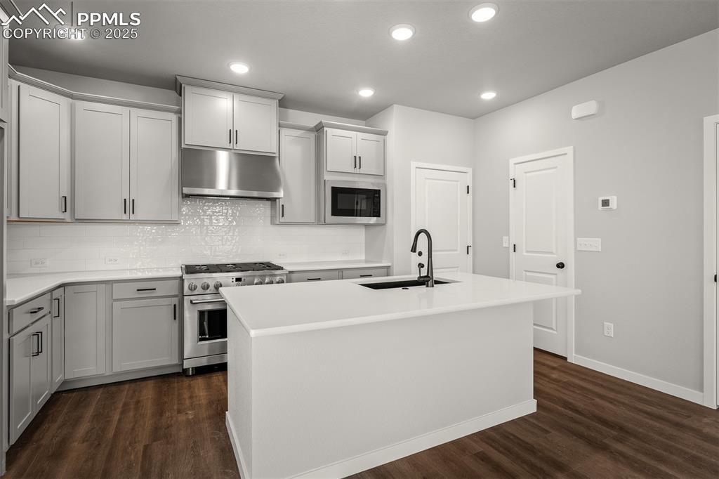 Image 5 of 30: Kitchen