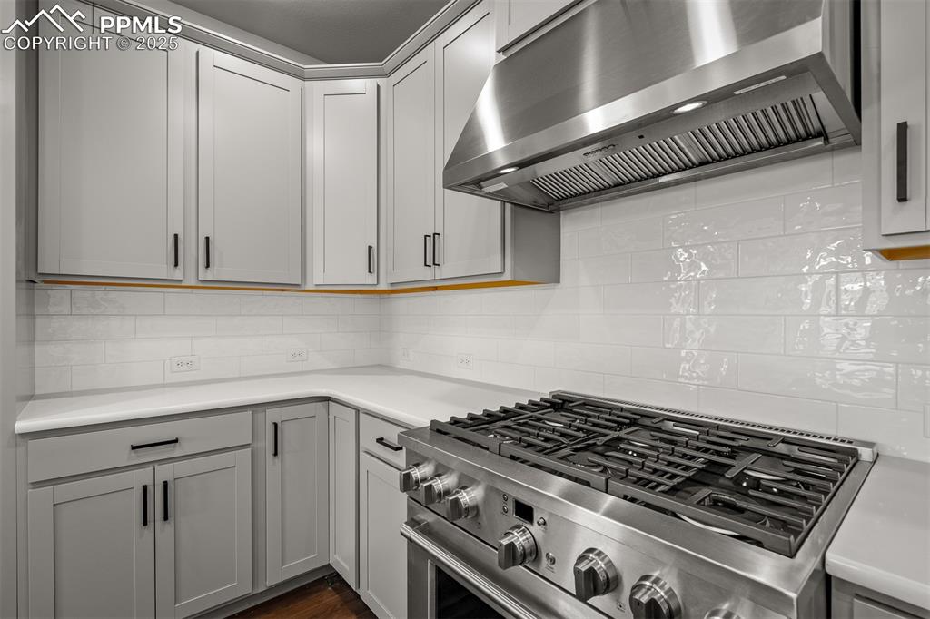 Image 8 of 30: Kitchen