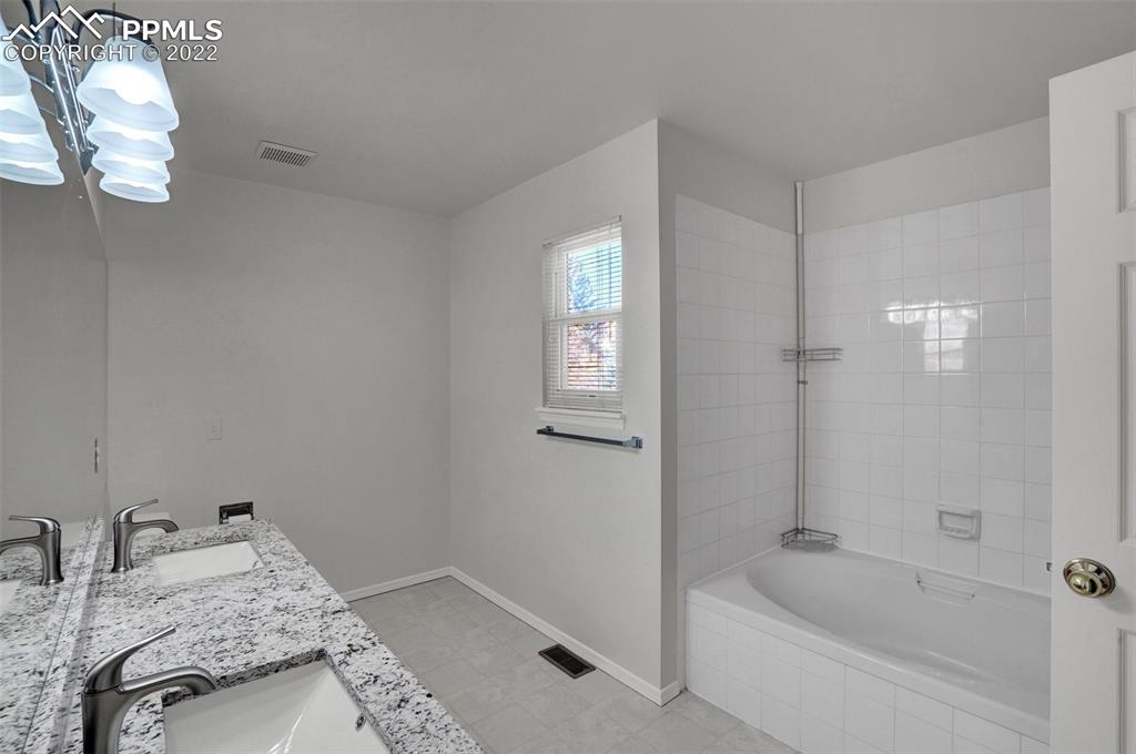 Listing 1558400, Image 34 of 48