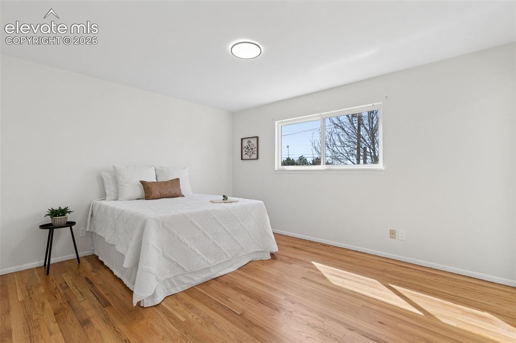 Image 14 of 38: Bedroom