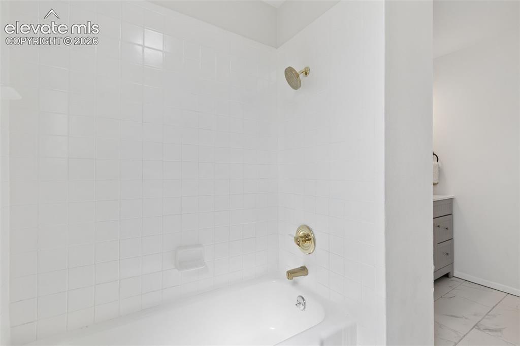 Image 38 of 38: Bathroom