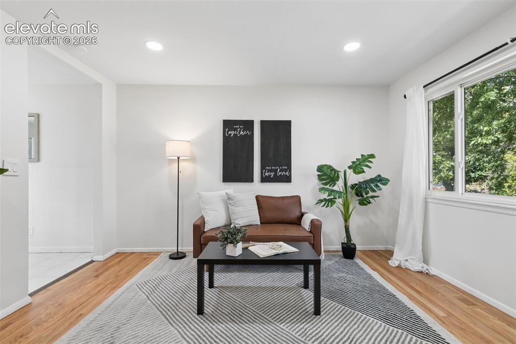 Image 5 of 38: Sitting Room