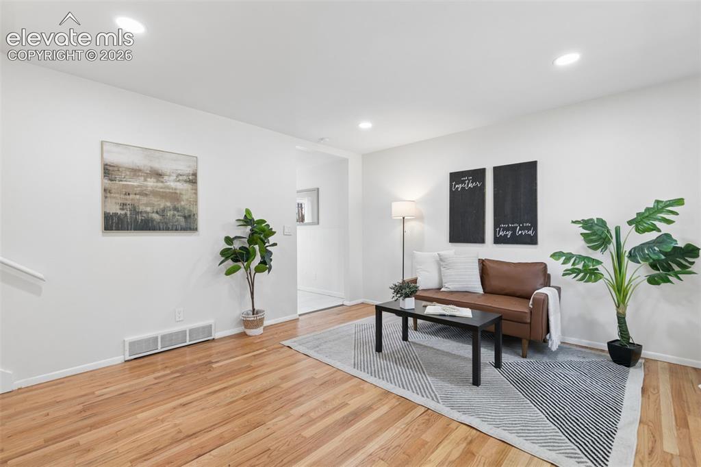 Image 8 of 38: Sitting Room