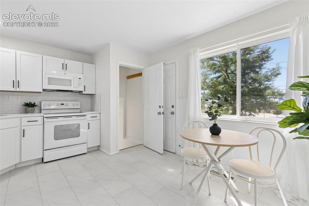 Image 9 of 38: Kitchen