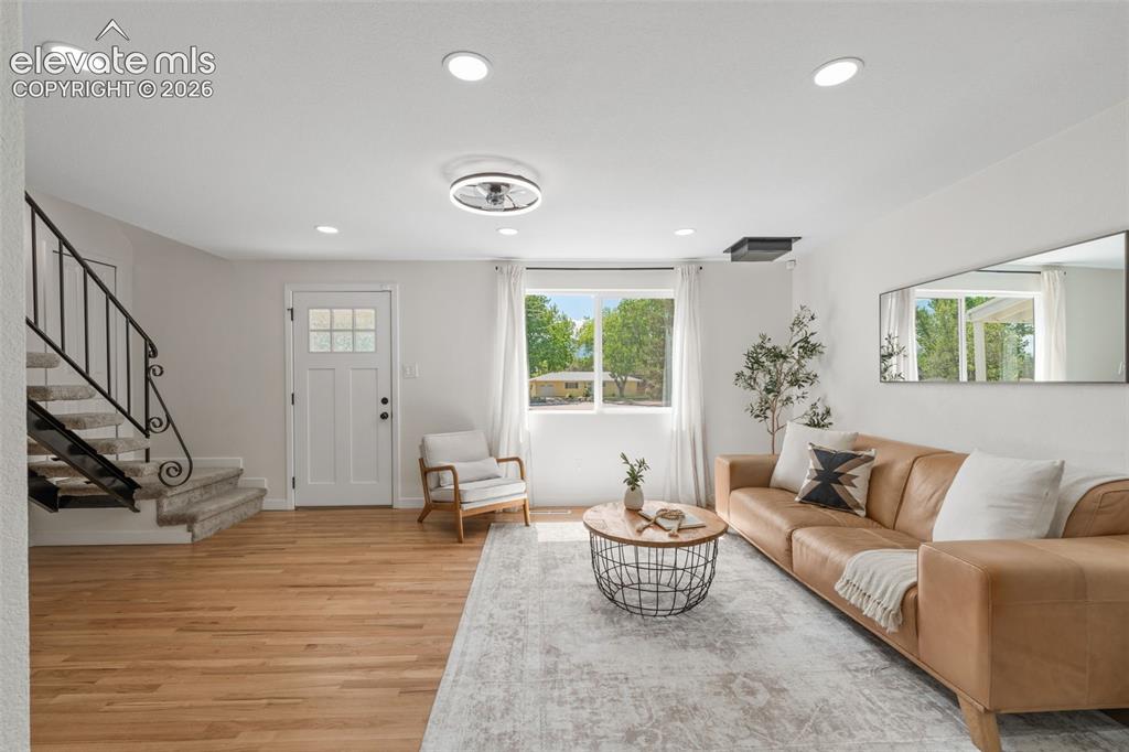 Image 9 of 50: Living Room