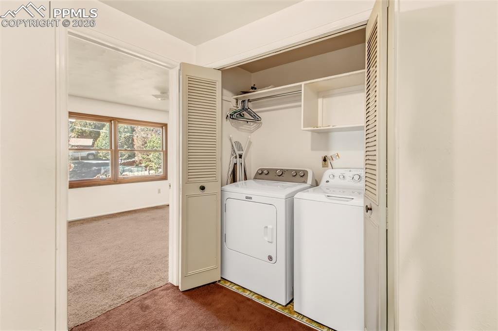 Image 24 of 50: Laundry