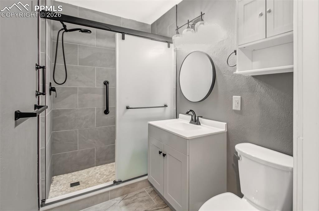 Image 27 of 50: Bathroom