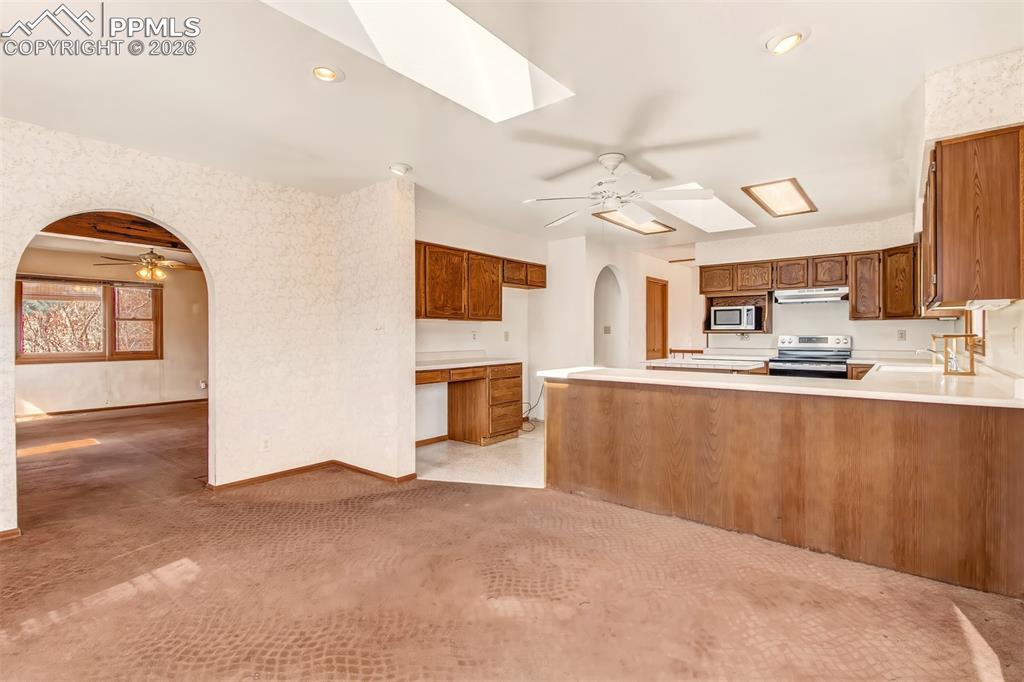 Image 9 of 50: Kitchen