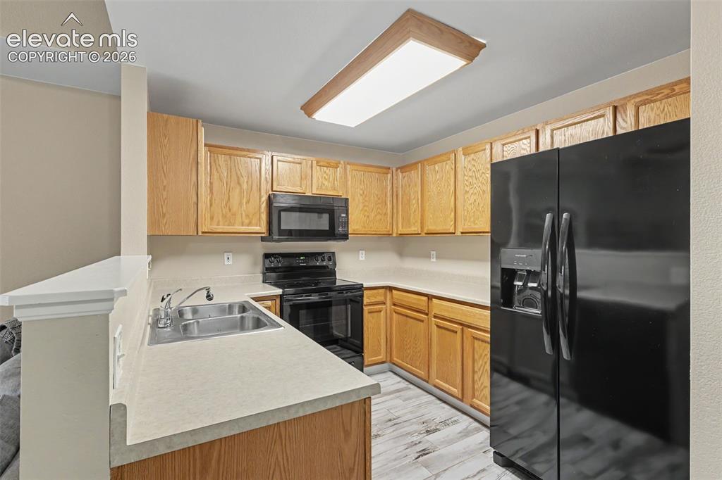 Image 12 of 37: Kitchen
