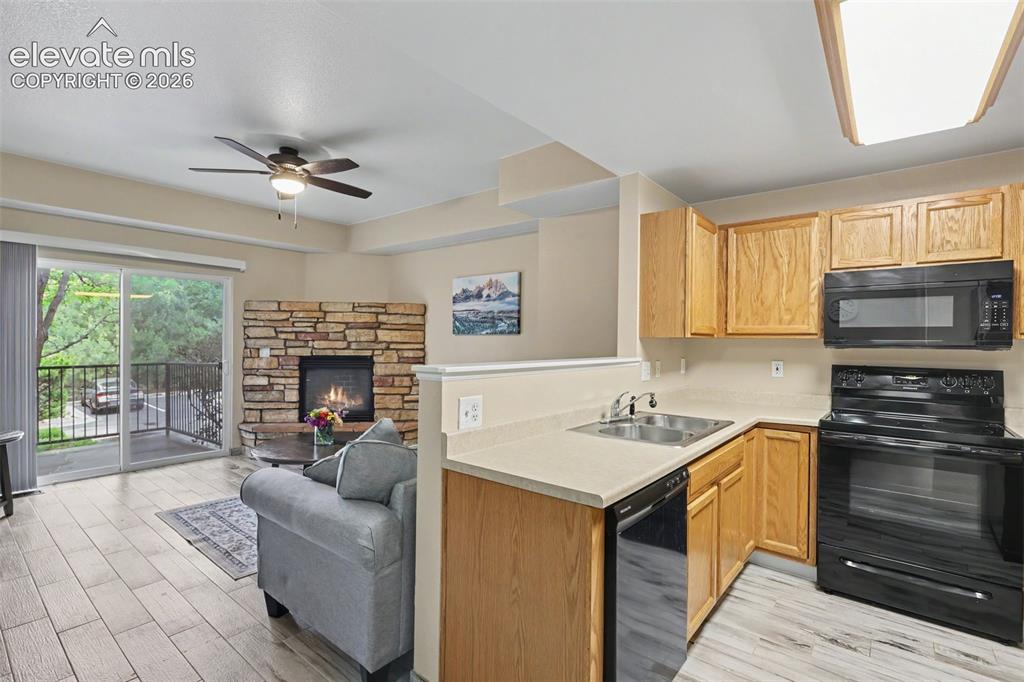 Image 14 of 37: Kitchen