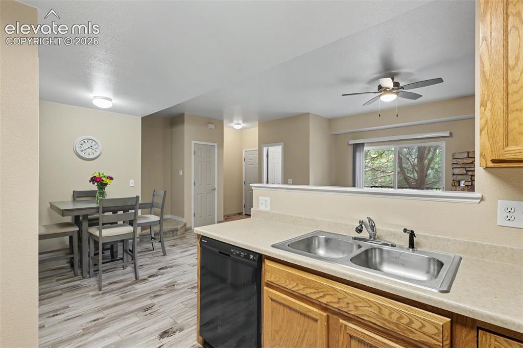 Image 15 of 37: Kitchen