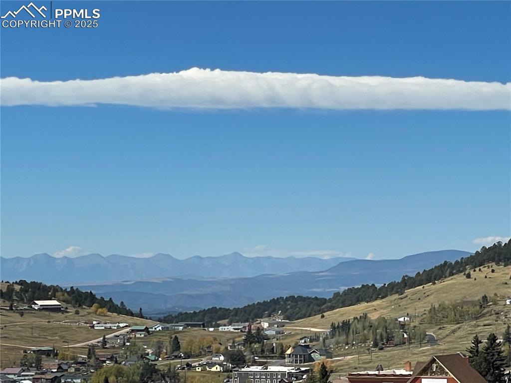 Image 23 of 28: Mountain view