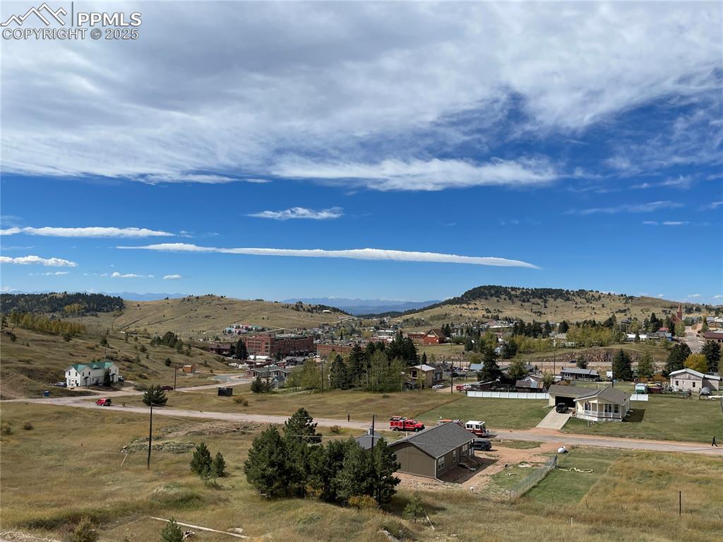 Image 28 of 28: Mountain view