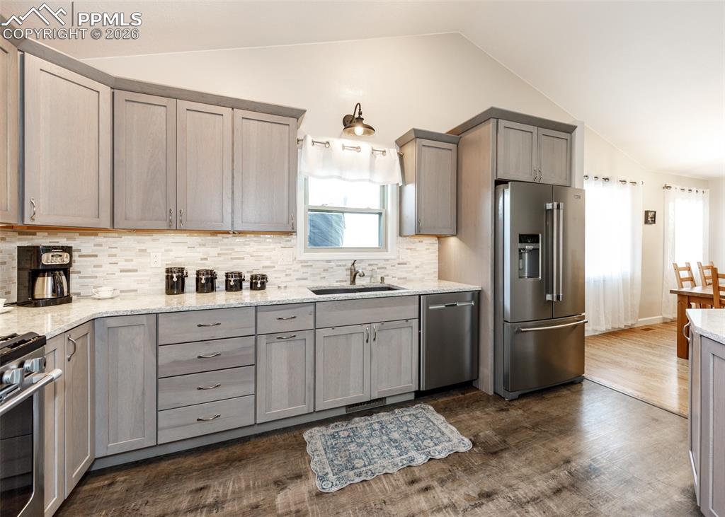 Image 16 of 45: Kitchen