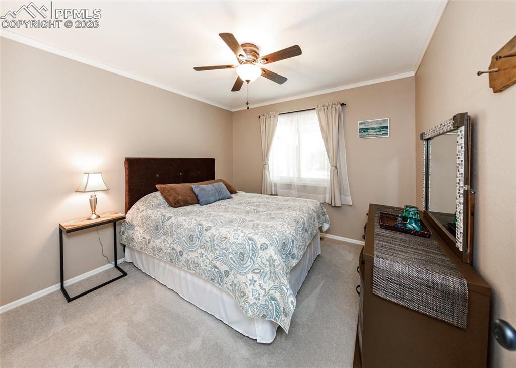 Image 32 of 45: Bedroom