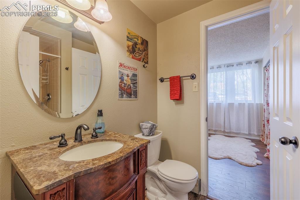 Image 10 of 16: Bathroom