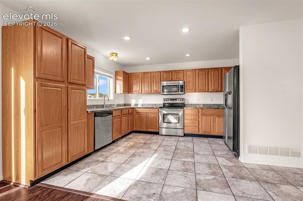 Image 11 of 35: Kitchen