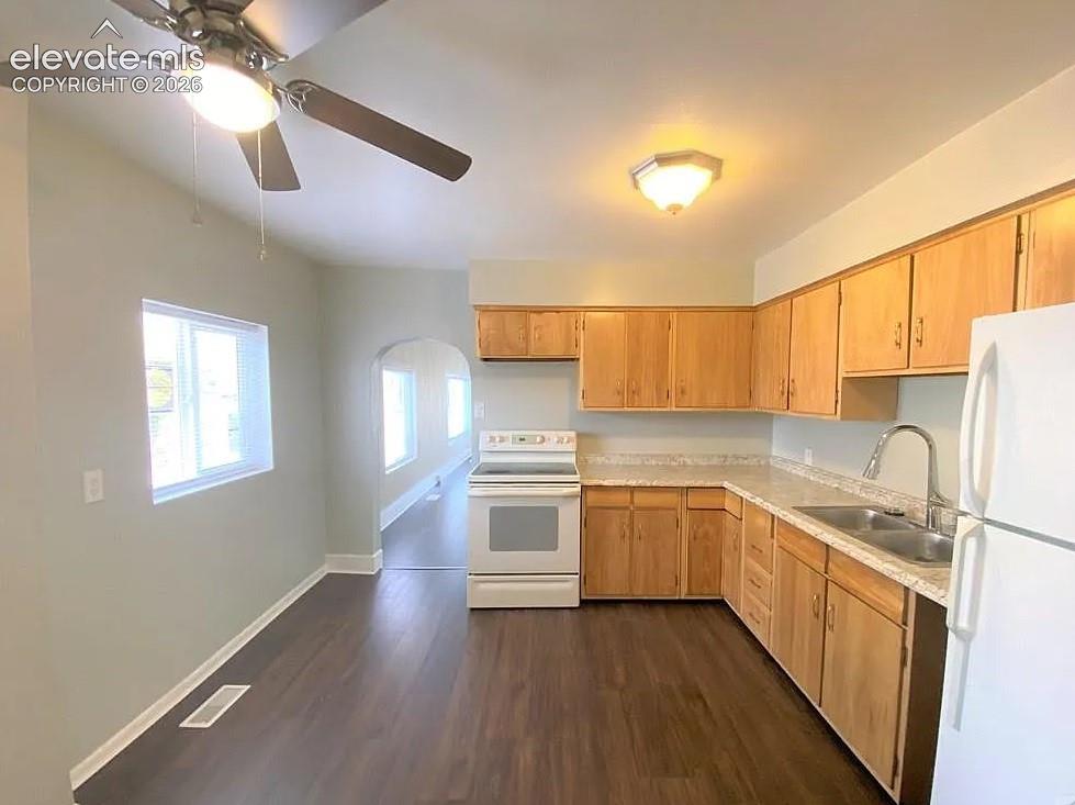 Image 2 of 19: Kitchen
