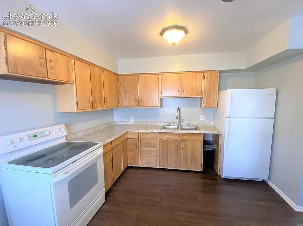 Image 3 of 19: Kitchen