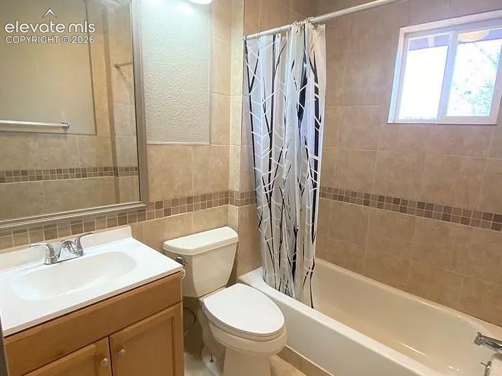 Image 4 of 19: Bathroom