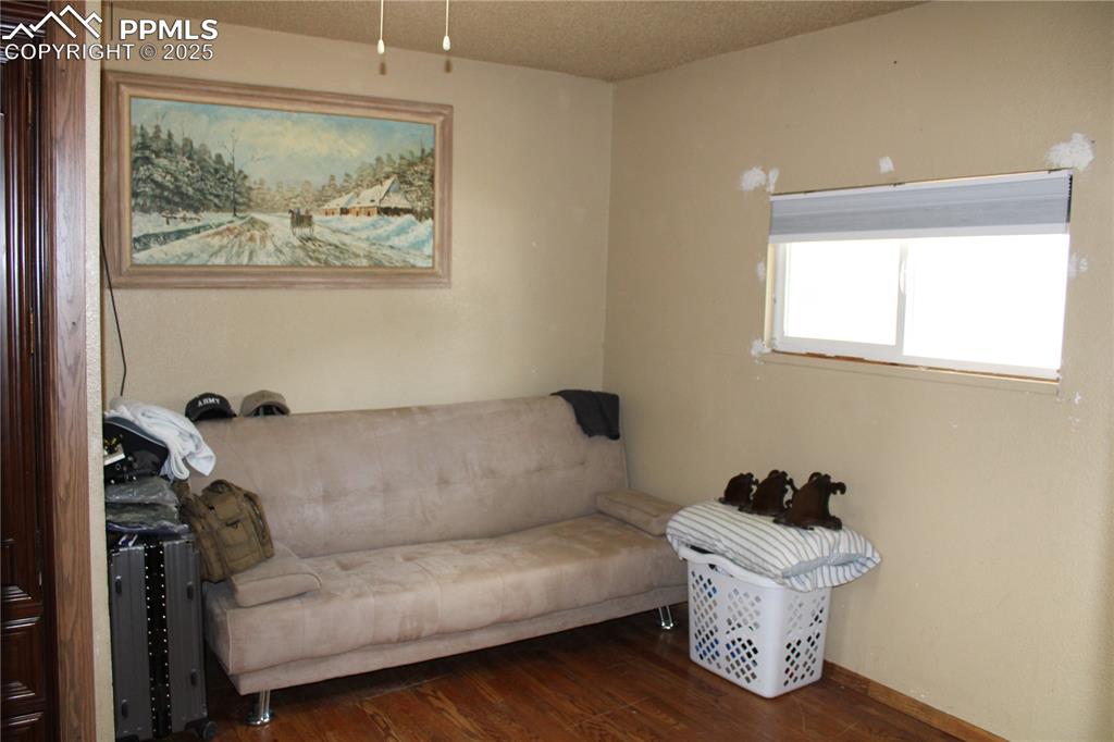 Image 20 of 41: Second bedroom