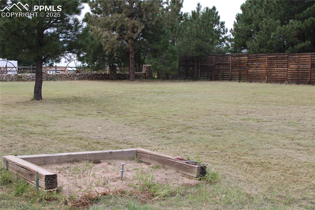 Image 31 of 41: View of spacious side yard with horseshoe pit
