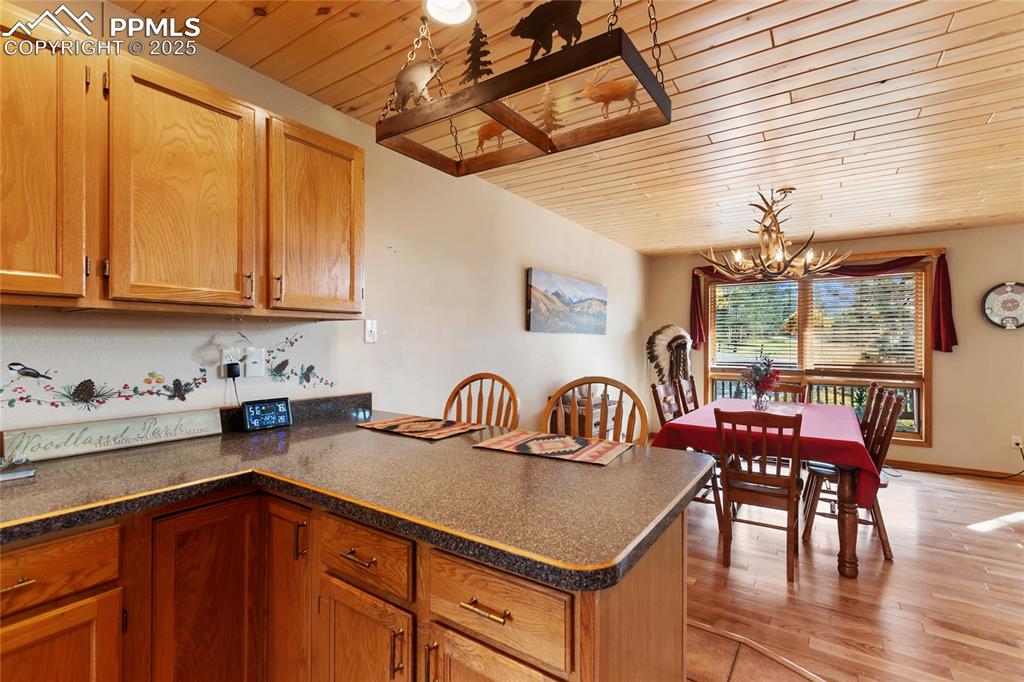 Image 15 of 43: Kitchen