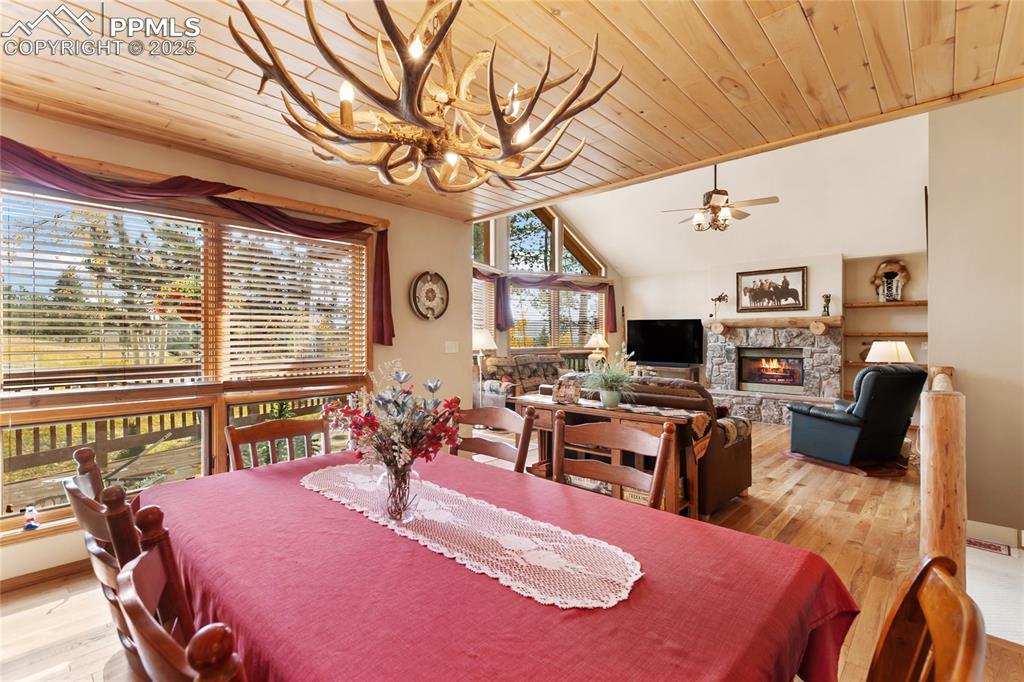 Image 16 of 43: Dining Area