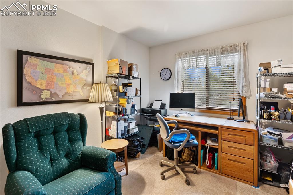 Image 27 of 43: Office