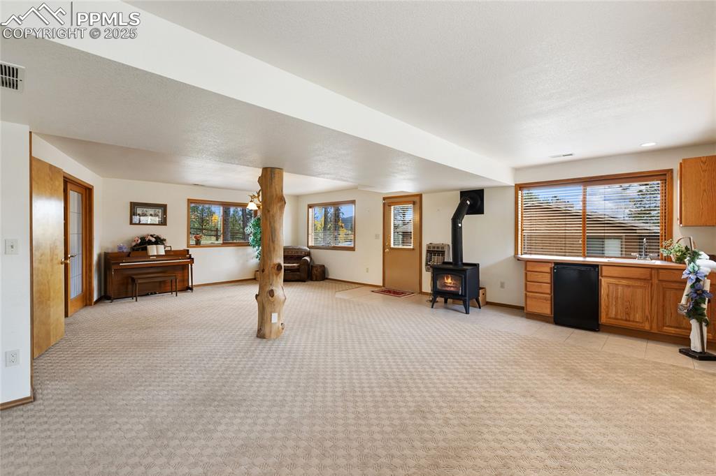 Image 28 of 43: Living Room