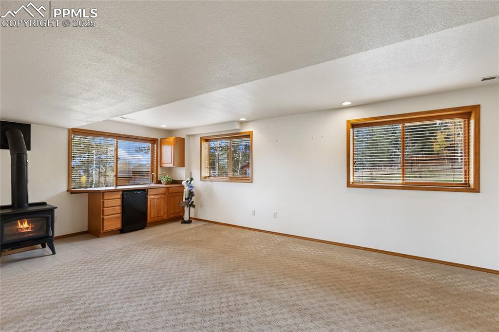 Image 30 of 43: Living Room