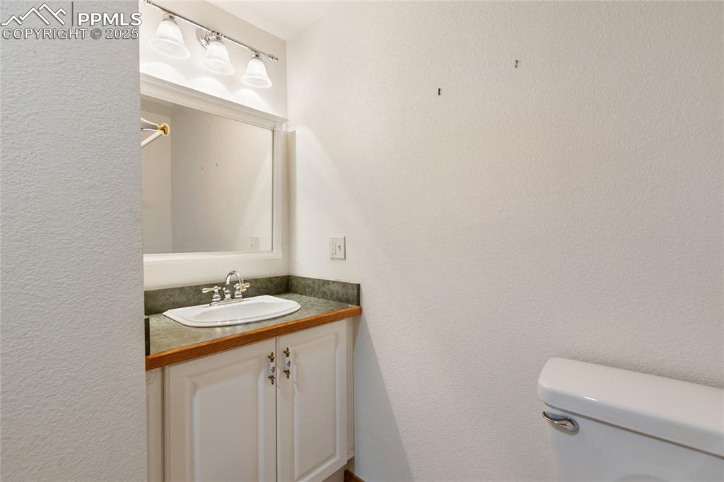 Image 36 of 43: Bathroom