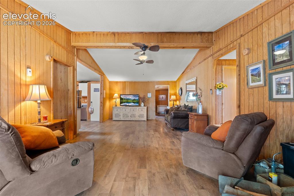 Image 5 of 50: Living Room