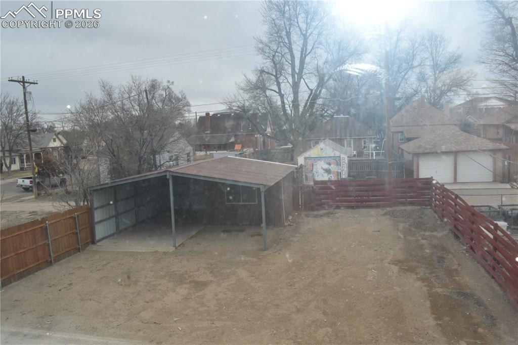 Image 18 of 26: Yard