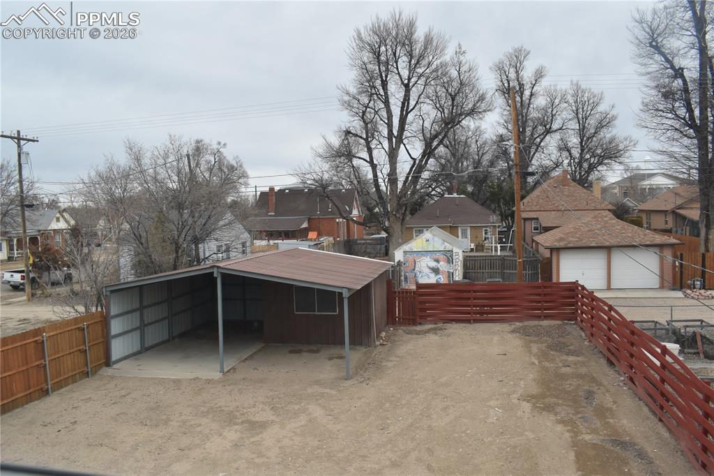 Image 19 of 26: Yard