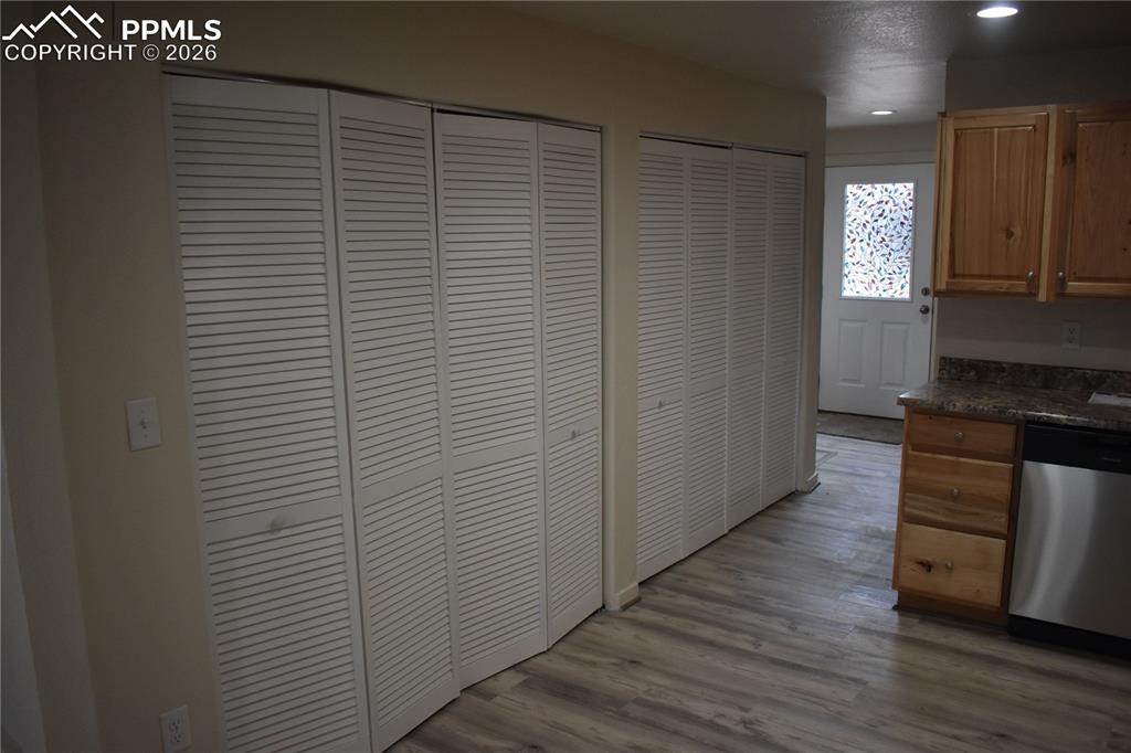 Image 8 of 26: Kitchen