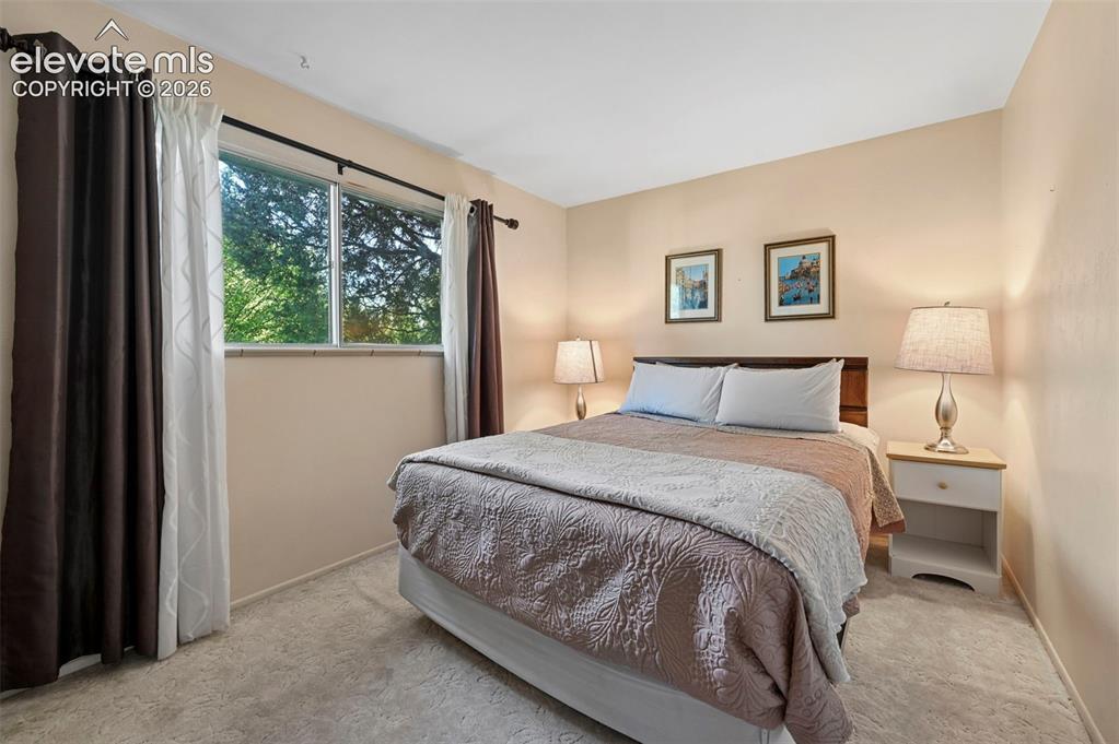 Image 14 of 36: Bedroom
