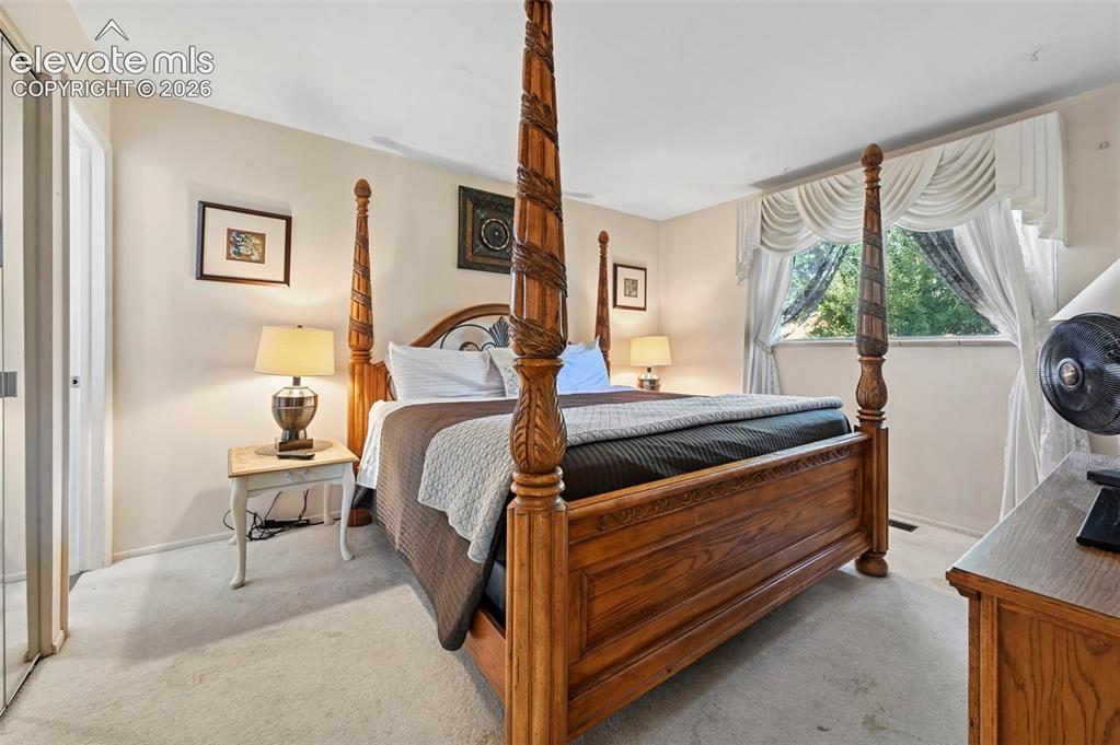 Image 16 of 36: Bedroom