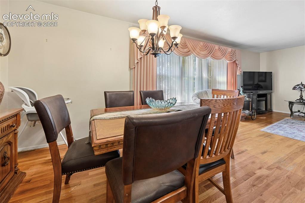 Image 22 of 36: Dining Area