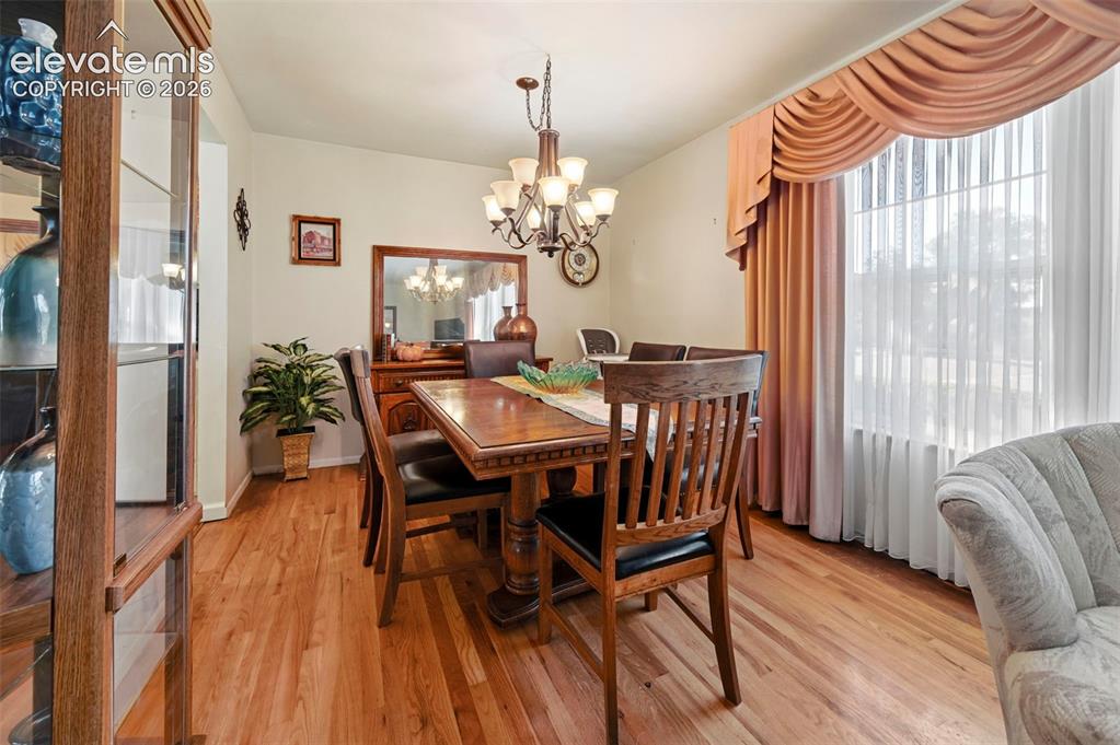 Image 23 of 36: Dining Area
