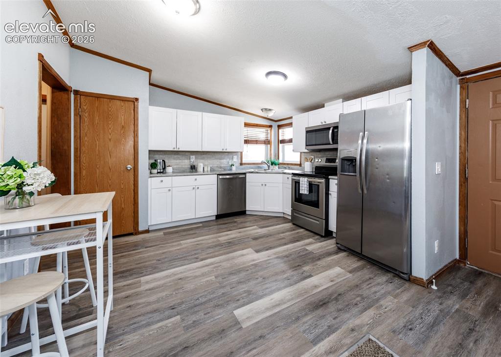 Image 11 of 38: Kitchen