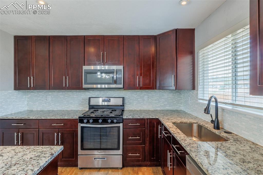 Image 11 of 36: Kitchen