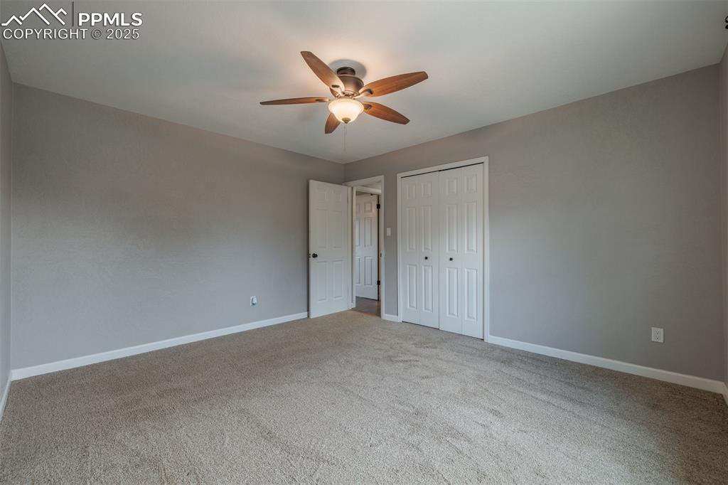 Image 18 of 36: Bedroom