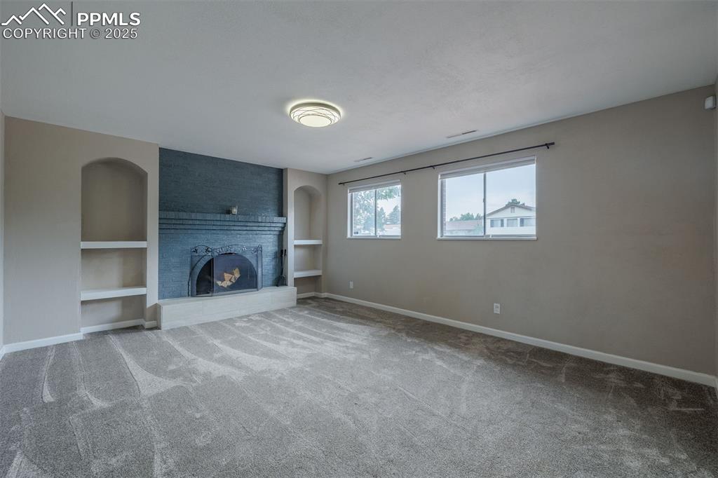 Image 24 of 36: Living Room